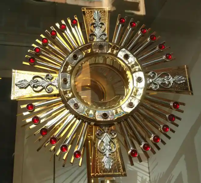 Solar cross being sold around St. Peter Basilica